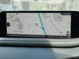 マツダコネクトの10.25インチワイドセンターディスプレイです。『Android Auto』『Apple CarPlay』や独自のコネクテッドサービスに対応したインターフェイスシステムです。