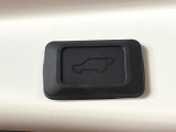 【パワーバックドア】スマートキーや運転席のボタンを押すだけでリアゲートが自動で開閉します!荷物を持っている時や、高い位置にあるバックドアを閉める際に便利な機能です♪
