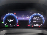 3つに分かれたメーターパネルは機能ごとに分かれているので、車の状況が判断しやすく、見やすいデザインとなっております。