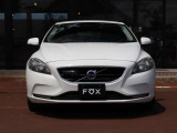 ボルボらしい洗練されたフロントフェイスが印象的なV40です。