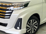 【LEDヘッドライト】悪天候や夜間走行時も良好な視界を確保し安心して運転できる高輝度LEDヘッドライトを装備!点灯速度が早く、消費電力も抑えられています。