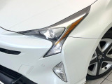【LEDヘッドライト】悪天候や夜間走行時も良好な視界を確保し安心して運転できる高輝度LEDヘッドライトを装備!点灯速度が早く、消費電力も抑えられています。