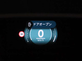 ヘッドアップディスプレイは視認性が非常に良く、運転時の視線を逸らさず様々な情報の確認が行えます。