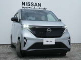アダプティブLEDヘッドライト。フロントカメラで前方の状況を検知し対向車や先行車に眩しい思いをさせることなく必要なところだけを遠くまで照射します。
