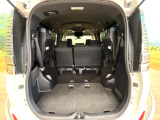 普段のお買い物や通勤、送迎等に十分な荷室スペースを確保しております。セカンドシートを倒すと、大きな荷物の積載も可能です♪
