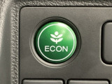 ★ECONスイッチ★ エコドライブを加速しよう!スイッチをONにすると、運転の仕方によるロスを抑え込み燃費をよくするようクルマが頑張ります(*^ー^*)燃費向上にチャレンジ♪