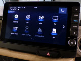 CD、DVD、Bluetooth、AM、FM、スマートフォン接続ができます。