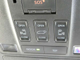 電動スライドドアのスイッチで車内からもスライドドアの開閉ができます。イージークローザー機能で半ドアになることも防止してくれます。