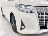 フォグランプ装着車です。暗い夜道の車両前方を明るく照らします
