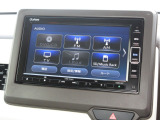 純正メモリーナビ(VXM-214VFi)を装着しております。AM、FM、CD、DVD再生、Bluetooth、音楽録音再生、フルセグTVがご使用いただけます。初めて訪れた場所でも安心ですね!