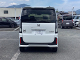 雨の日は中古車は選びにくいですよね。でも当店なら安心です。電話予約を頂ければ屋根下へ移動させて頂きます。雨でもじっくりご検討いただけます。