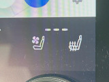 【シートヒーター&ベンチレーション】夏場は涼しい風でお尻や背中の熱やムレを防ぎ、冬はエアコンよりも早く温まってポカポカに!季節を問わず快適に過ごせます。