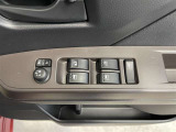 パワーウィンドウスイッチで運転席から全席の窓の開閉ができます♪