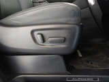 パワーシート搭載。微妙な調整が手軽にでき、ピッタリのポジションで運転することが可能です。