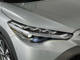 LEDヘッドライトです。デザイン性がよくとても明るいので、夜間の走行や悪天候でも安心です。しかも長寿命!