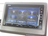 純正メモリーナビ(VXM-204VFi)を装着しております。AM、FM、CD、DVD再生、Bluetooth、フルセグTV、音楽録音再生がご使用いただけます。初めて訪れた場所でも安心ですね!