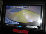 バックをするとき自動でリアの様子が映る『リアカメラ』付き!画面で確認しながらバックができますから安心ですね。でも、目視も大切ですよ!安全第一でお願いします!