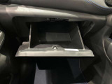 車検証入れになどにも使える便利な収納BOXあります。