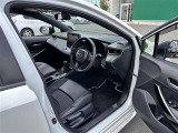 【運転席】座り心地が良いシートなので長時間の運転でも快適にお過ごしいただけます。新品のフロアマットのご注文も可能です。掲載箇所以外にご希望の写真がございましたらお気軽にお問い合わせ下さい。