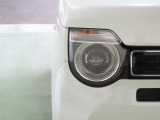 LEDヘッドライトは、点灯の瞬間から光量を発揮し、突然暗くなるトンネルなどでの安定感を高めます。
