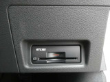 純正ETC2.0付 料金所もスムーズに通れ、割引料金の適用もあります。ビルトインできれいに収まっており、見た目もスマートです。