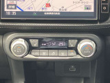 前席シートヒーター付。エアコンは温度をセットするだけで常に快適な温度を保ってくれるオートエアコン、操作も簡単です。