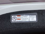 パワーバックドアは荷物の出し入れがしやすい優れものです!スイッチひとつで重いバックドアが締まります!日用品の大量買い出しにも大活躍します!