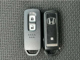 スマートキー付!キーを取り出さなくてもドアロックの施錠・開錠、エンジンの始動が出来ます!雨の日や荷物の多い日にとても便利ですね♪