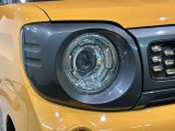 LEDヘッドライトは、点灯の瞬間から最大光量を発揮し、突然暗くなるトンネルなどでの安定感を高めます。