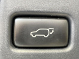 【パワーバックドア】スマートキーや運転席のボタンを押すだけでリアゲートが自動で開閉します!荷物を持っている時や、高い位置にあるバックドアを閉める際に便利な機能です♪