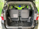 積み下ろしのしやすいデッキにはたっぷりと荷物を積み込んでいただけます。遊びから仕事まで、様々なシーンで頼れます♪