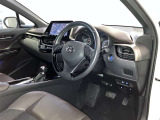 前方の見通しが良いすっきりした視界、誰でも扱いやすく運転できます。疲れにくく安心ドライブを更に快適なものにします!