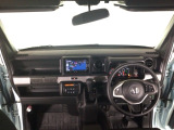 【前方視界】開放的な前方視界!運転がしやすく疲れにくいです♪窓が大きく、見通しがとっても良いおクルマですよ♪