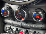 ●デュアルオートエアコン:運転席・助手席それぞれで温度設定が可能な独立式オートエアコンを標準装備しております!