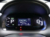 とっても見やすいメーターです。夜間時はラグジュアリーな気分にさせてくれる照明が魅力ですので、夜のドライブも楽しみになりますよ♪