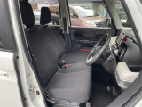 【運転席】座り心地が良いシートなので長時間の運転でも快適にお過ごしいただけます。新品のフロアマットのご注文も可能です。掲載箇所以外にご希望の写真がございましたらお気軽にお問い合わせ下さい。