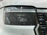 LEDヘッドライトは、点灯の瞬間から最大光量を発揮し、突然暗くなるトンネルなどでの安定感を高めます。