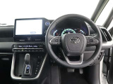 運転席から各種ボタンの操作がしやすいように設計されたデザイン。シンプルなつくりなので、運転が苦手な女性も安心して運転することができます。