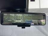 インテリジェント ルームミラーです。車両後方のカメラ映像をミラー面に映し出します。
