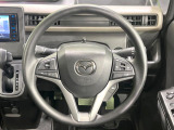 インテリアに合わせたデザインのステアリングは、運転される方のことも考え、運転しやすい形状、大きさです。是非一度、実際に触ってお確かめください。