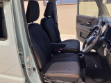 自然にペダルに足の届く、ゆったりとした運転席です!