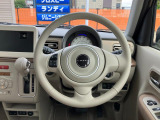 ハンドルの状態が悪いと運転に集中できませんよね。こちらの車、お気軽にお問い合わせください。