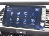 ナビゲーションは純正9インチメモリーナビ(LXM-242ZFNi)を装着しております。AM、FM、Bluetooth、フルセグTVがご使用いただけます。初めて訪れた場所でも安心ですね!