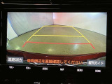 バックギアに入れると、このように後方が映し出されます!駐車の際とても安心!便利!最終確認はご自身の目と耳で必ず行ってください!
