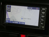 【7インチ純正ナビ】純正ナビを装備。タッチパネル式で使いやすく、詳細地図により目的地をピンポイントで設定できます。初めての道でも迷いにくく、ロングドライブも快適ですよ♪