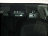 ドライブレコーダー装備:車の走行中の主に外観を中心に記録する撮影機材です!交通事故発生時の責任の所在を明確にしたり、観光等を記録するのにも役立ちます!