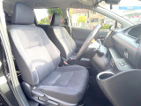 運転席シート廻りは使用感も少なく、良好な状態となっています。前オーナー様が丁寧に使っていたことがよくわかりますね。