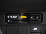◆ETC2.0◆進化したドライブ体験。料金収受システムだけだったETCが生まれ変わって、高速道路を賢く使うETC2.0に進化しました。多彩な情報サービスが便利で快適なドライブ体験を提供します。