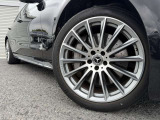 メルセデス・ベンツの定める厳しい基準をクリアしたお車のみをご案内させて頂きます。納車前整備はメーカー規定に基づき最大100項目にも及ぶ点検を熟練のメカニックによって行いご納車させて頂きます。