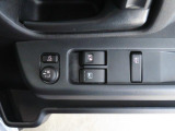 電動格納ミラーあり。駐車の時に便利です。パワーウインドウも付いてます。